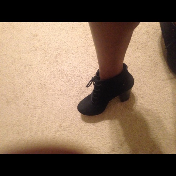 Platform lace up booties - Picture 3 of 3